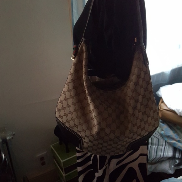 Authentic GUCCI  hobo 15.5 x 12' ht - Picture 8 of 8